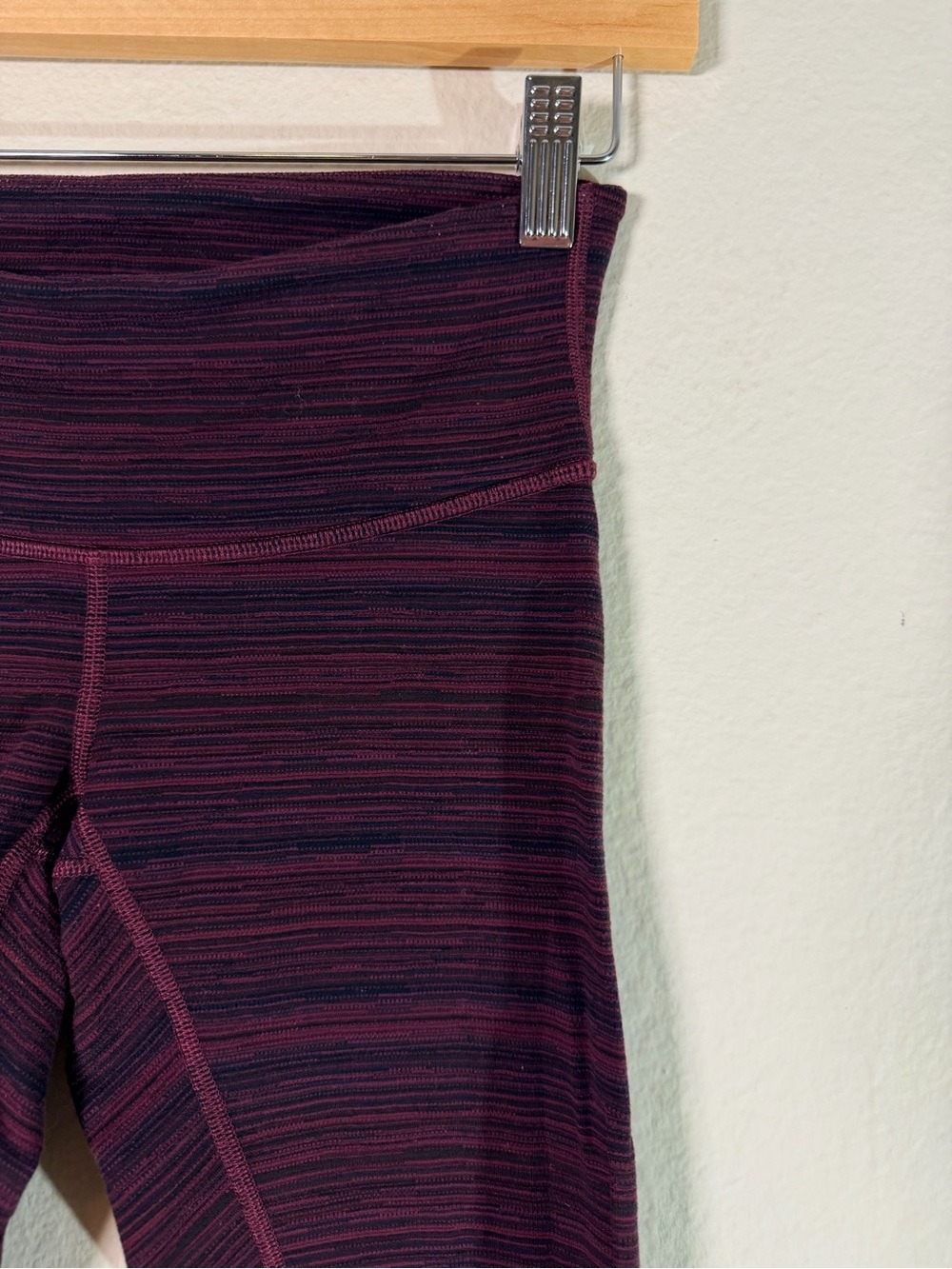 Lululemon Wunder Under Crop 21” Bordeaux Stripe Leggings Size 4 Yoga - Picture 5 of 5